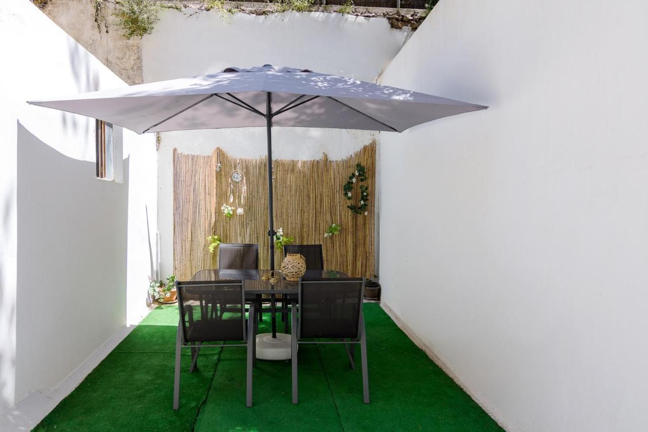 אתונה Beautiful And Spacious Apartment In Pagrati מראה חיצוני תמונה